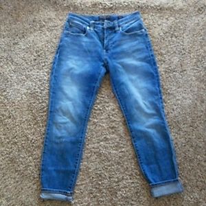 Lucky brand medium wash Capri size 2/26 ankle